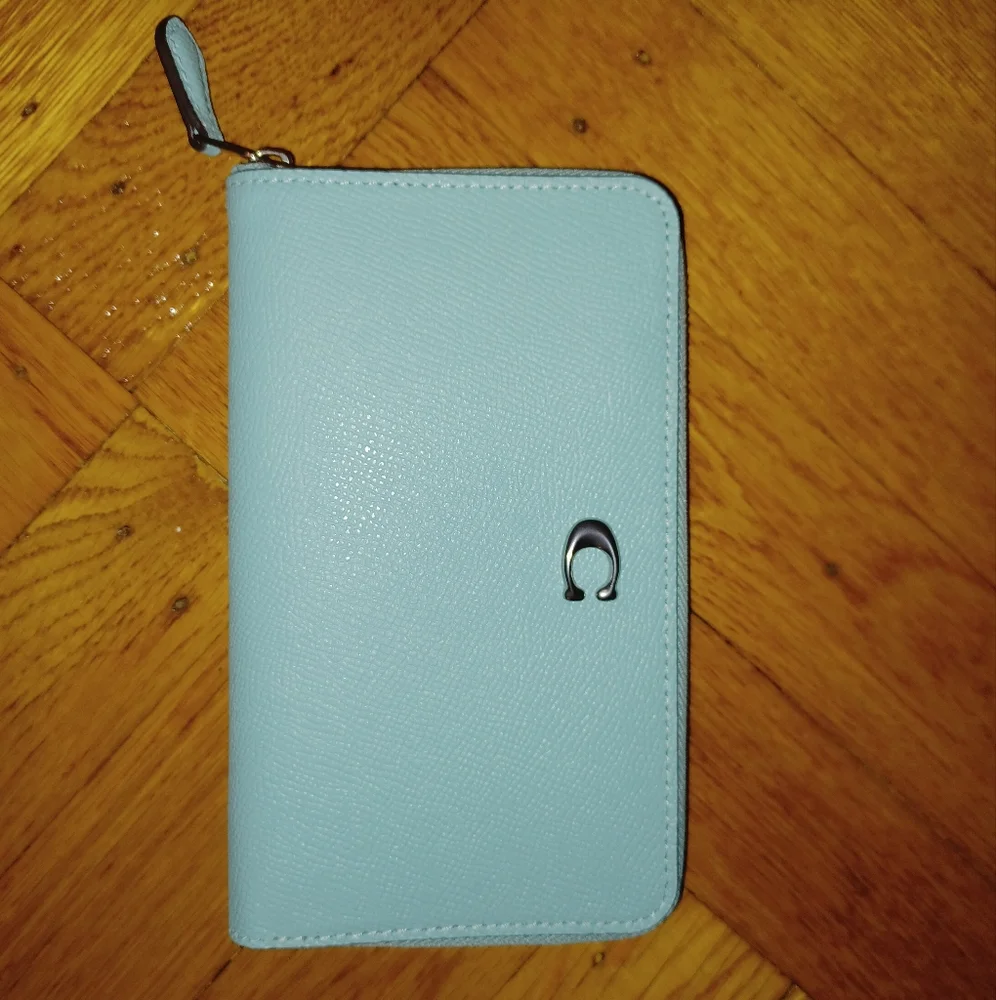 COACH MEDIUM ZIP AROUND WALLET - Picture 1 of 10